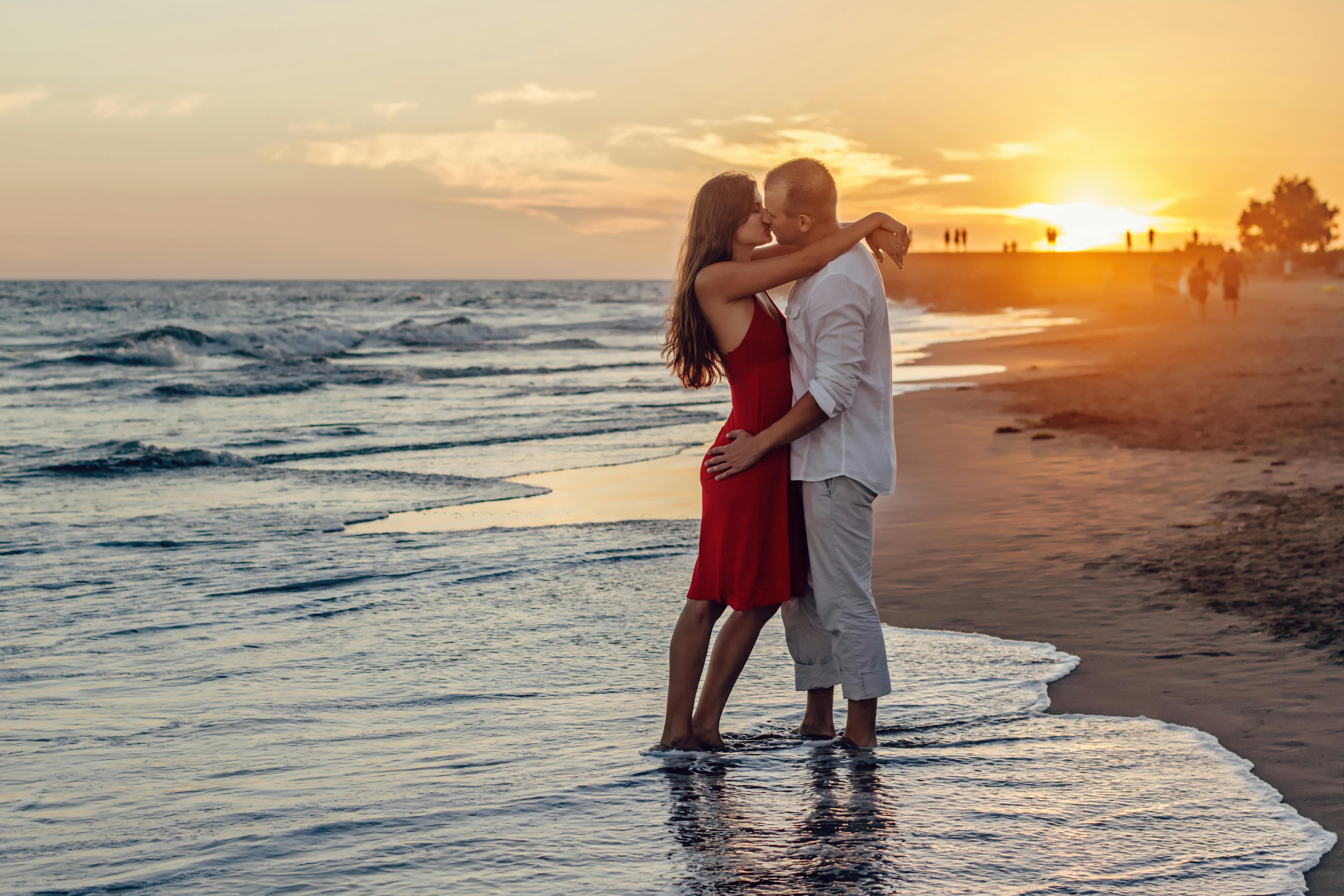 Tired of Swiping? Why Online Dating Sometimes Sucks (But Doesn't Have to)