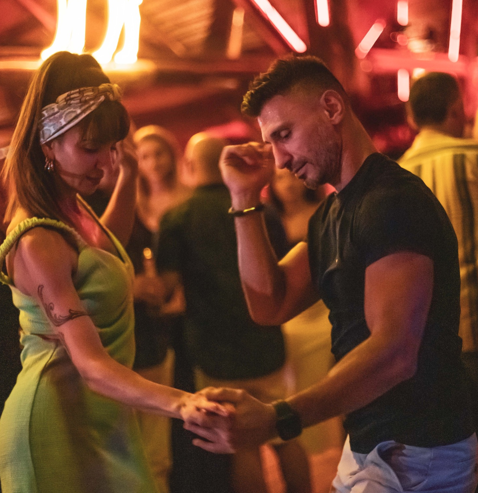 10 Hot Tips for a Sizzling Bar Date！